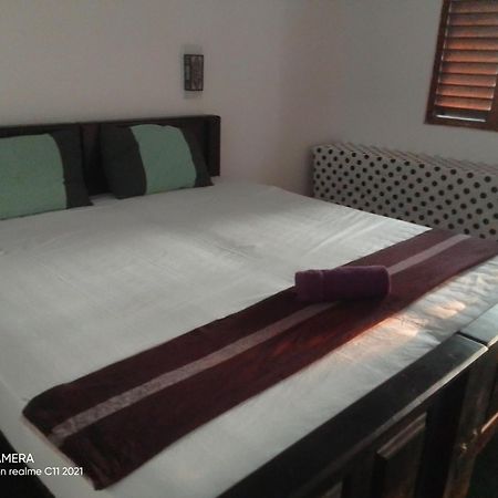 Peacock Garden Bed & Breakfast Tangalle Exterior photo
